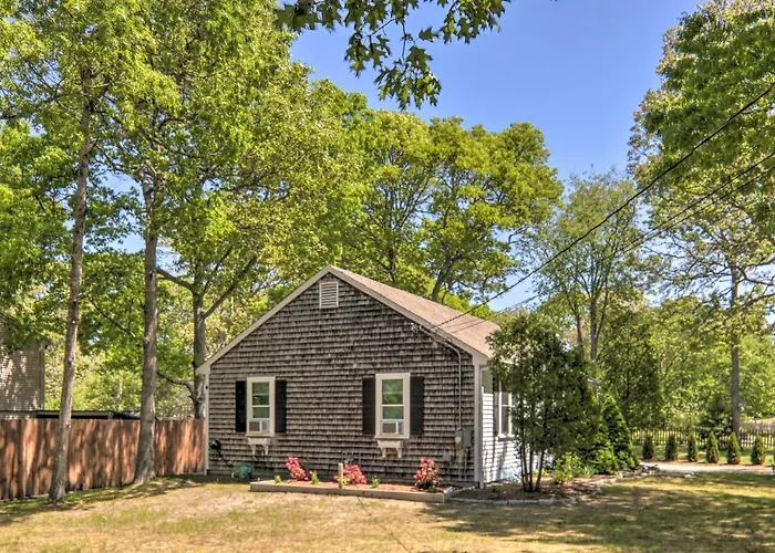 Cape Cod Escape ~ 2 Mi To Beaches & Dining!