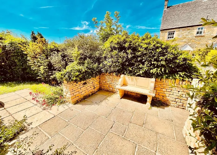 Cotswold Chic Retreats "Jacinabox" Central Chipping Campden-Parking-Garden