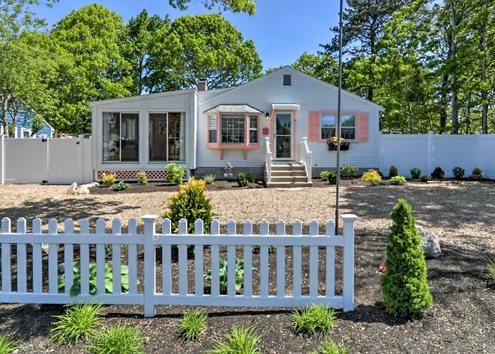 2 Mi To Seagull Beach: Charming Family Home