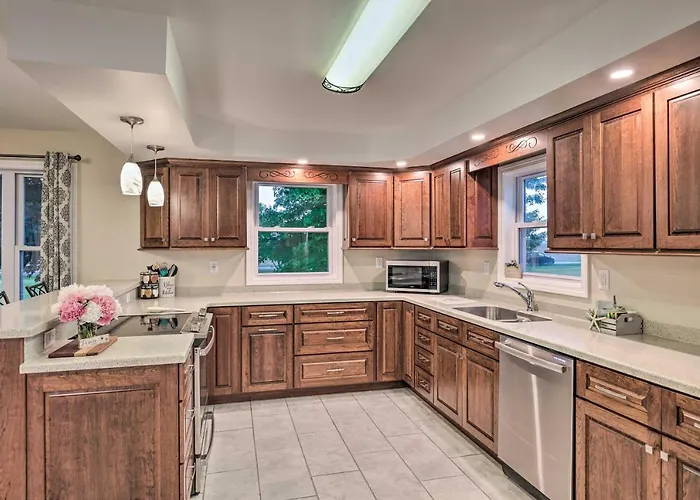 Cozy Seneca Falls Home Close To Cayuga Wine Trail!