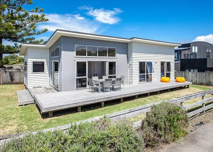 Beach Retreat - Ohope Holiday Home