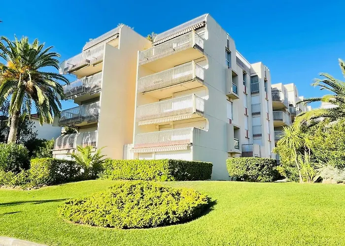 Tres Bel Appartement Face Au Port Santa -Piscine
