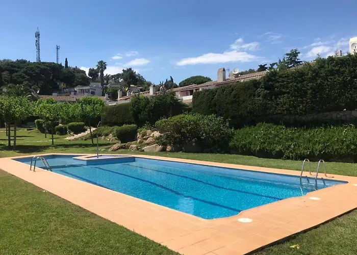 Casita Blanca Con Fibra Optica Y Piscina Cominutaria