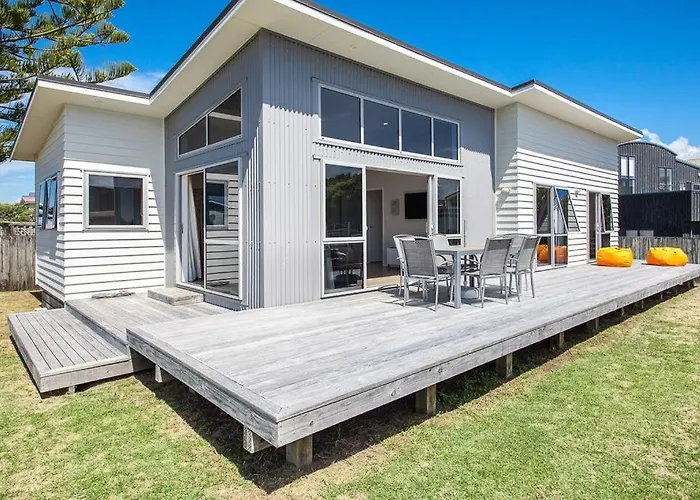 Beach Retreat - Ohope Holiday Home