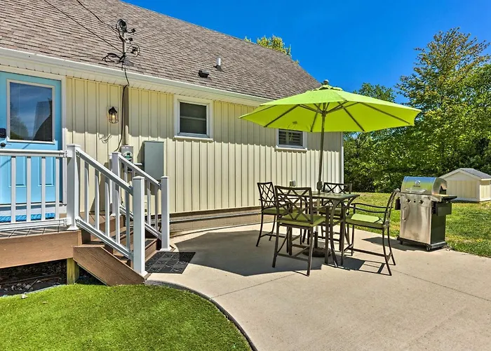 Breezy Silver Lake Getaway: Fishing Dock, Grill!