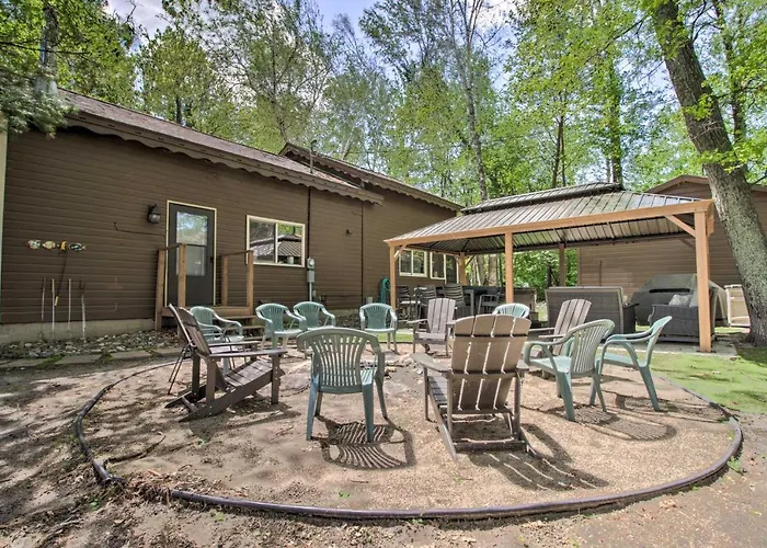 Dock, Sauna & Hot Tub! 'Loon Lake Lodge'