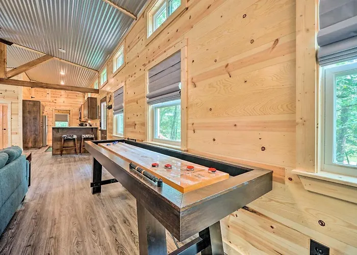 Hot Tub Relaxation! Dreamy Cabin Near Beavers Bend