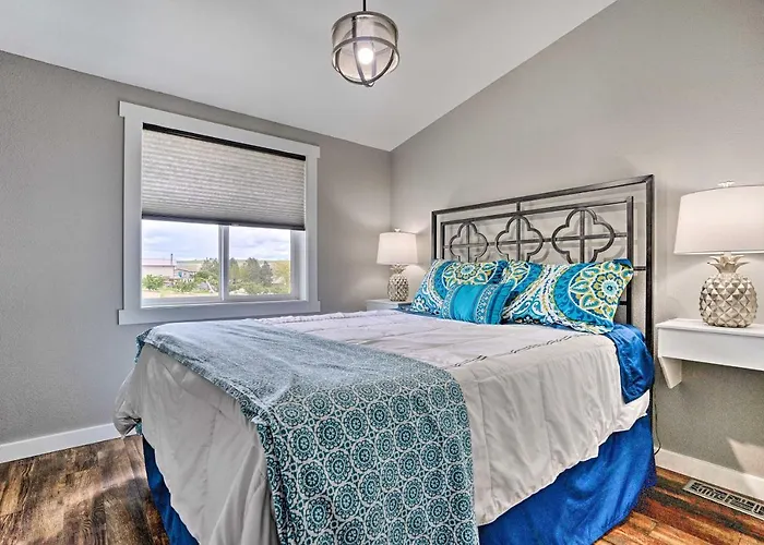 Quincy Home On Lavender Farm W/ River Views!