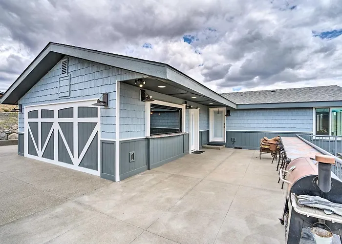 Quincy Home On Lavender Farm W/ River Views!