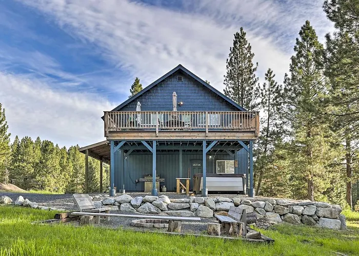 'Peaceful Pines' - Cascade Cabin W/ Hot Tub!