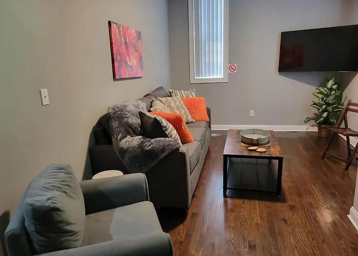 Spacious Industrial Split Level With A Balcony