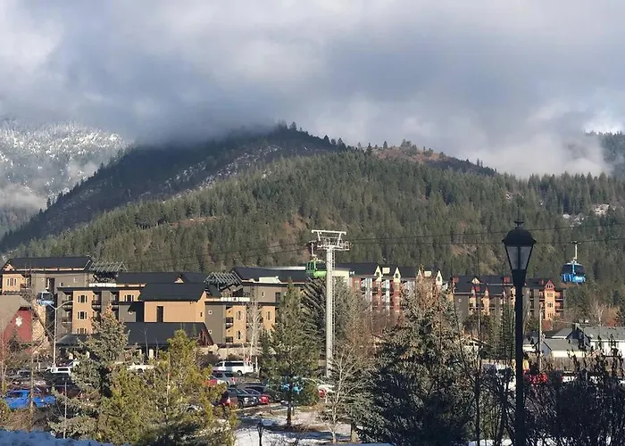 Penthouse Mountain Haven Community Dry Sauna & Steam Room