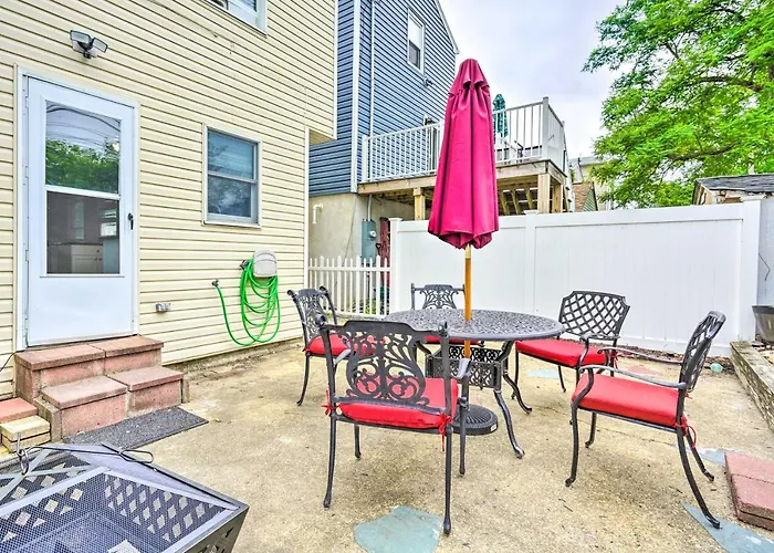 Family-Friendly Keansburg Home: Walk To Beach!