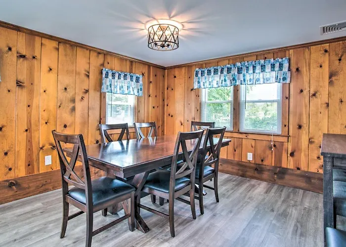 Pet-Friendly Yard! Fun Family Home In Cape Cod