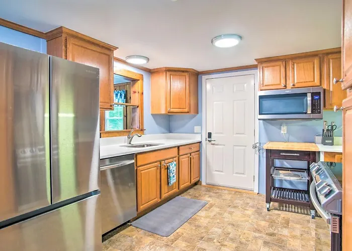 Pet-Friendly Yard! Fun Family Home In Cape Cod