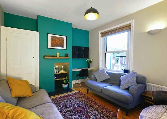 Calm 1 Bed Apartment With Parking In Winchester By At Hem
