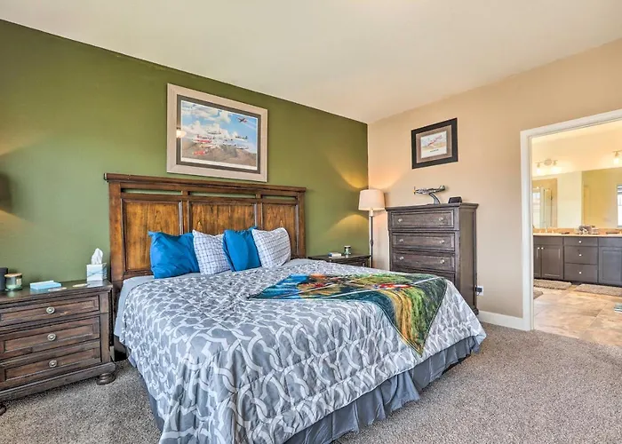 Air Racing Decor, Hot Tub: Sparks Home!