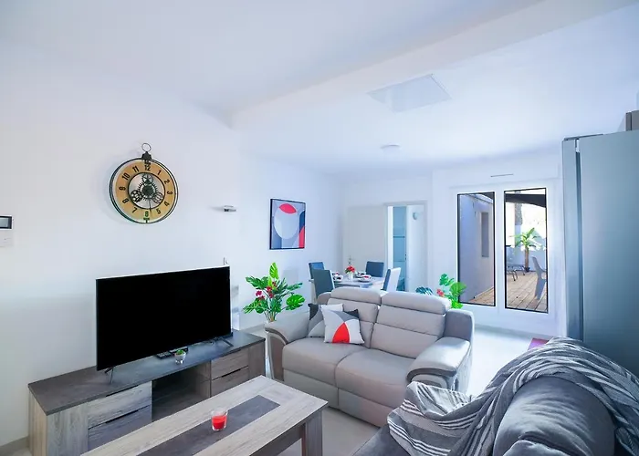 Superbe Appartement A 2 Pas Des Halles, Climatise, Terrasse, Garage