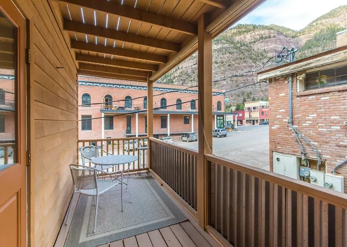225 6Th Avenue Unit 3