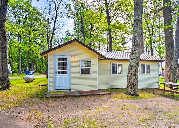 Stone Lake Cabin: Grill & Access To Fishing!