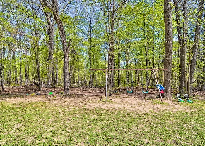 Stone Lake Cabin: Grill & Access To Fishing!