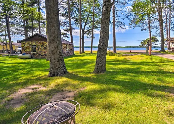 Stone Lake Cabin: Grill & Access To Fishing!