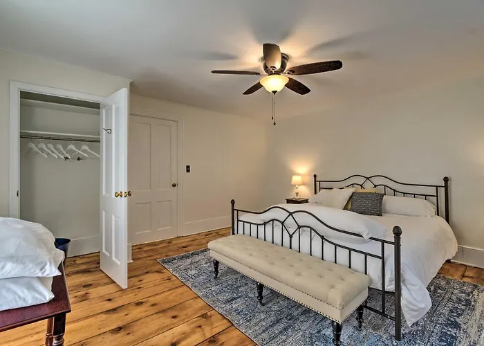 Walk To The Waterfront! Historic Sodus Point Home