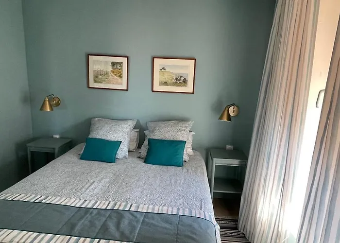 Vue sur Rade: Élégant Appartement Climatisé au Cœur de Toulon Historique