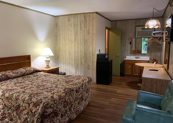 Dewitt Rooms & Cottages