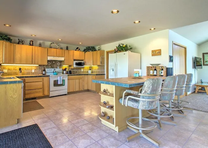 Sunny Big Timber Retreat W/ Spacious Deck!