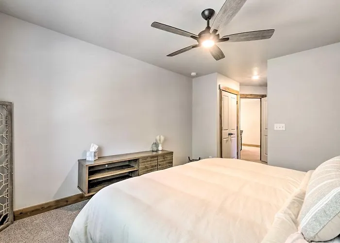 1 Mi To Downtown Loveland: Cozy Getaway!