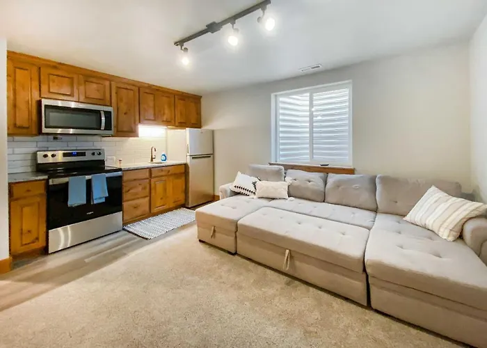 1 Mi To Downtown Loveland: Cozy Getaway!