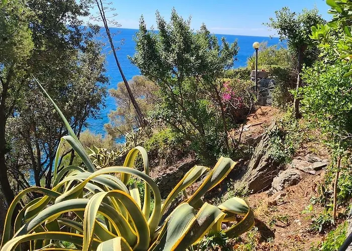 Cokkinis Villa: Seaside Retreat with EV Charging