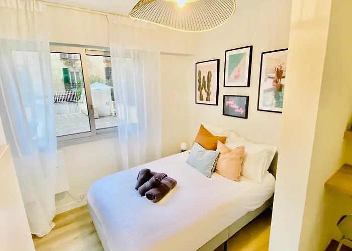 New Designer Studio Next To Casino Square With Ac & Internet