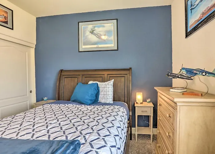 Air Racing Decor, Hot Tub: Sparks Home!