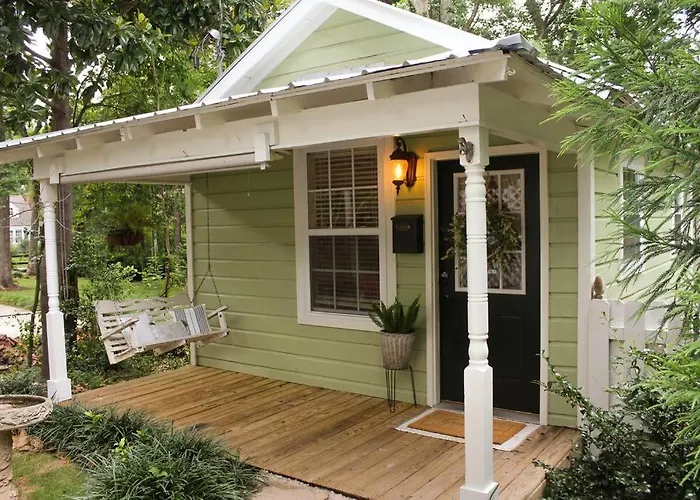 The Greenhouse Cozy Cottage- Walk To Downtown!
