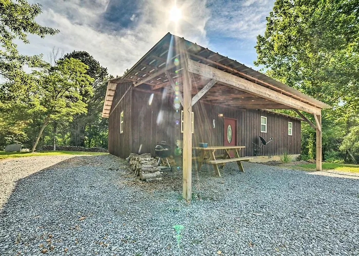 Charming New Concord Cabin On 50-Acre Farm!