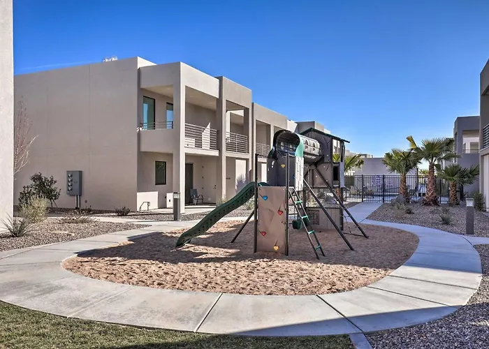 Sunny Resort Townhome + Balcony & Pool Access