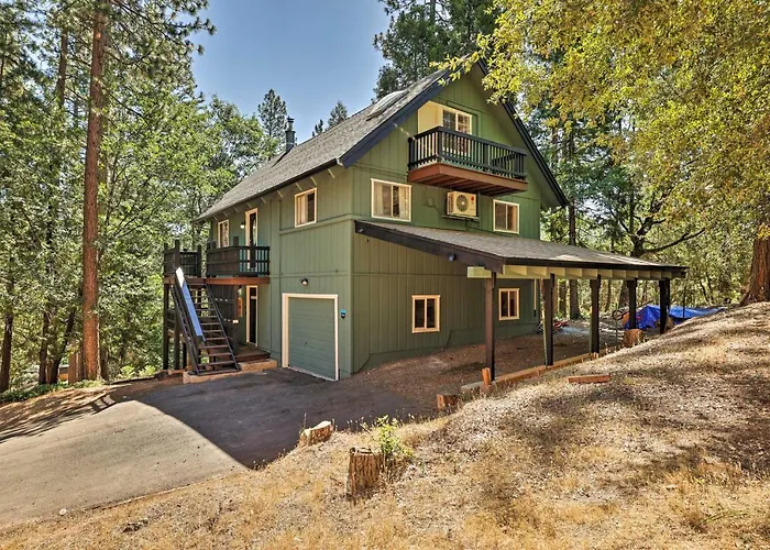 Near Trails: Cabin W/ 2-Level Deck In Twain Harte