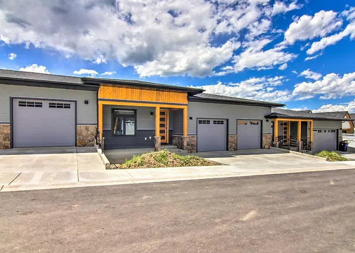 Modern Bozeman Family Townhome W/ Hot Tub!
