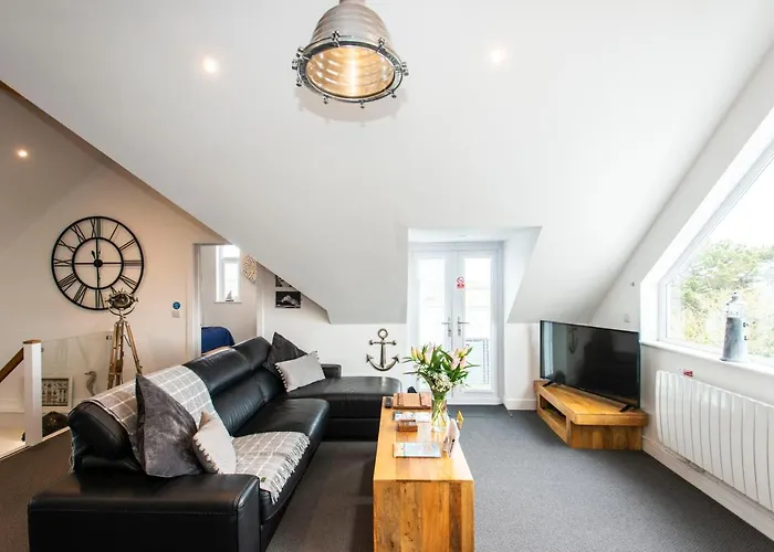 The Lighthouse Penthouse, Studio And Holiday Home