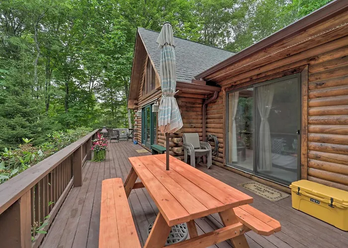 2 Decks & Fire Pit: Scenic Beech Mountain Retreat!