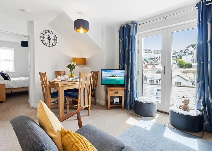 A Modern And Cosy Apartment Just Yards From Brixham'S Bustling Harbourside