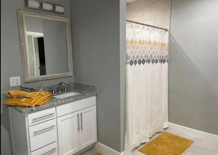Comfortable Suite With Private Entrance & Private Bathroom