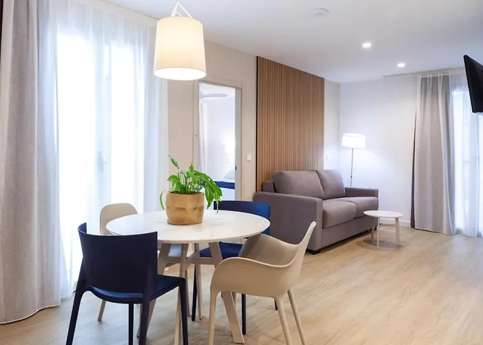 Apartamentos Mayal Con Piscina