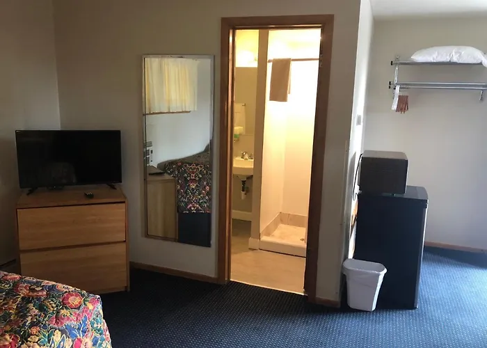 Parkway Motel