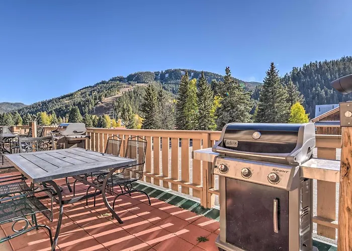 Hike & Bike: Red River Condo Near Fishing!