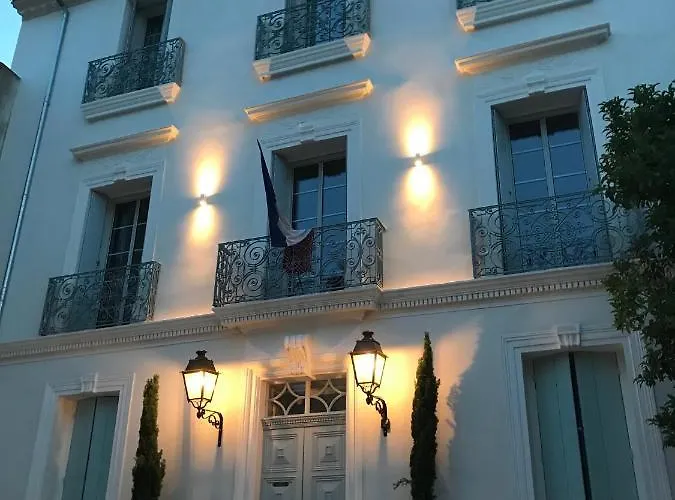 Lazare Maison De Maitre: Upscale Apartments with Private Parking near Historic Béziers