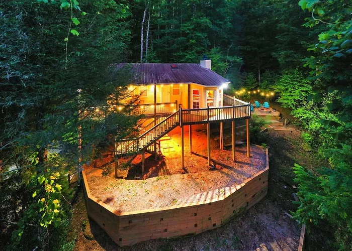 Cozy Cabin Retreat - Hot Tub, Fireplace & Fire Pit