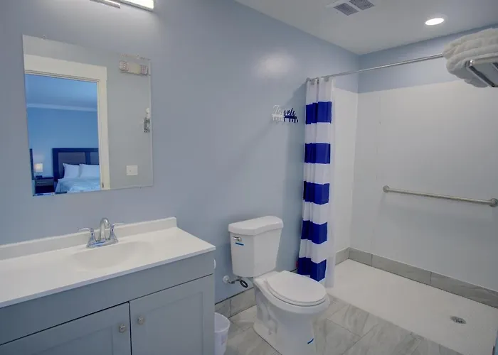 Dhimas Bayview Suites